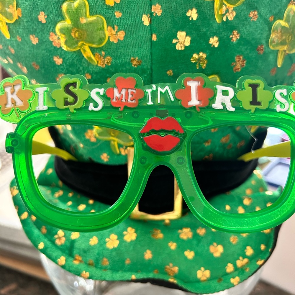 St Patty’s Day Light Up Top Hat  Shamrock Kiss Me I’m Irish Glasses Green Party